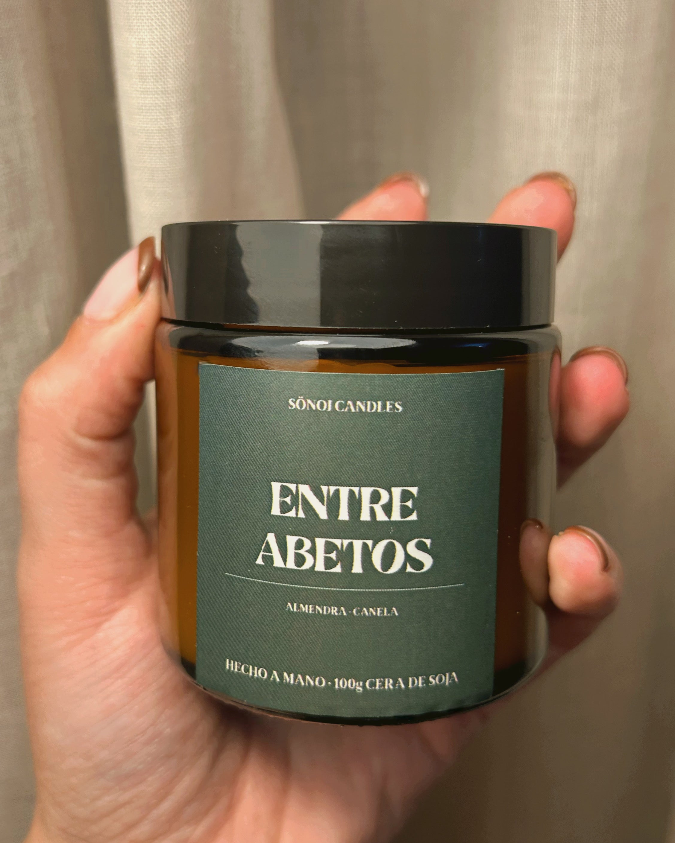 Vela entre abetos • Galleta de almendra